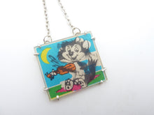 Load image into Gallery viewer, Lenticular Cat Playing Violin Pendant, Vintage Vari-Vue