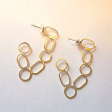 Load image into Gallery viewer, Oval Circle Hoop earrings