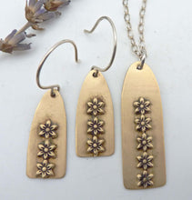 Load image into Gallery viewer, Jasmine Flower Brass Pendant Necklace