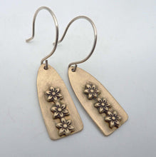Load image into Gallery viewer, Jasmine Flower Brass Earrings