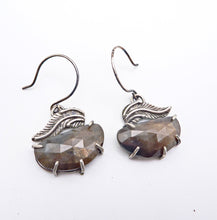 Load image into Gallery viewer, Winged Sapphire Errings