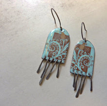 Load image into Gallery viewer, Flowering Tulip Fringe Earrings