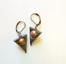 Load image into Gallery viewer, Hematite and Copper Triangle Earrings