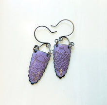 Load image into Gallery viewer, Plant Scallop Enamel Earrings