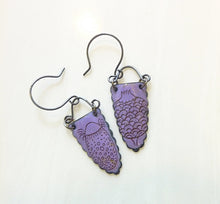 Load image into Gallery viewer, Plant Scallop Enamel Earrings