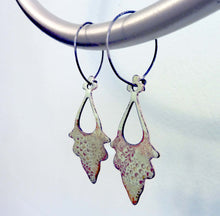 Load image into Gallery viewer, Underwater Leaves Copper Enamel Earrings