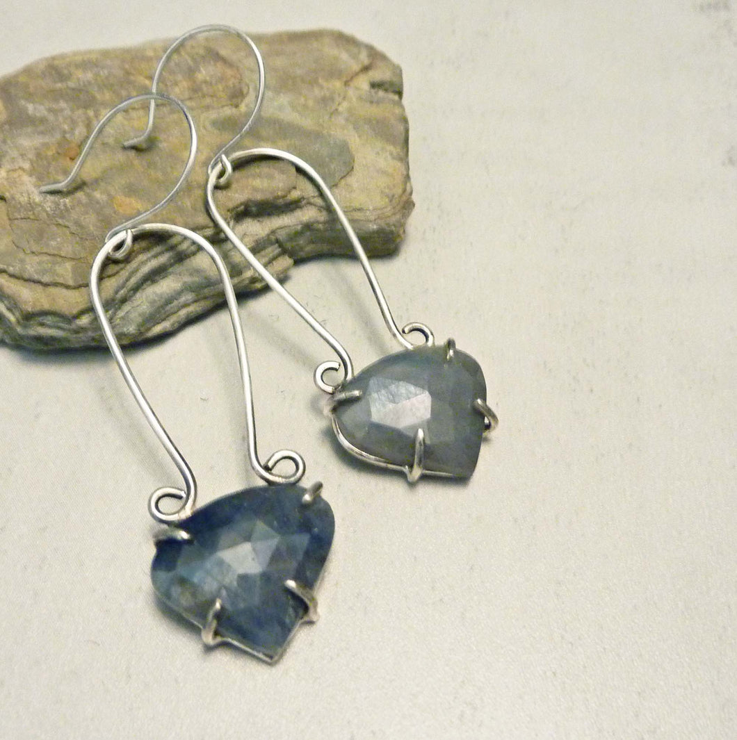 Largo Loop Sapphire Earrings in Blue Heart